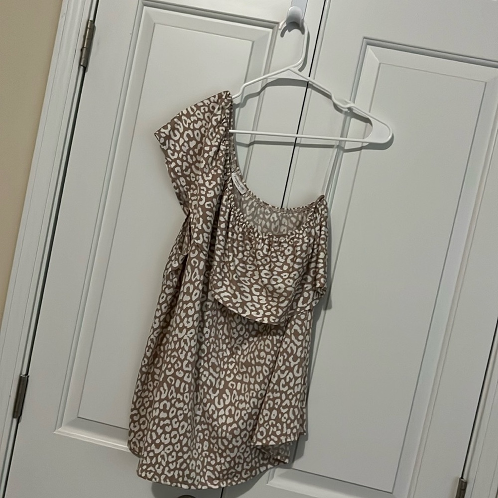 Chic Soul one shoulder leopard print shirt